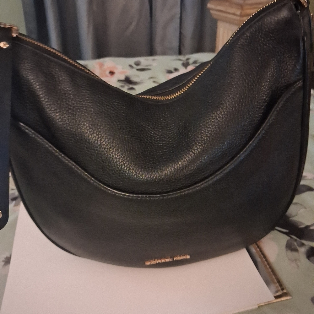 Michael Kors Dover Large Half Moon Shoulder Bag Black Pebbled Leather - Picture 12 of 13